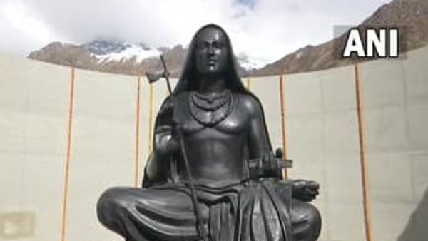 ক্লোরাইট শিস্ট দিয়ে তৈরি এই মূর্তি ক্লোরাইট শিস্ট দিয়ে তৈরি এই মূর্তি
