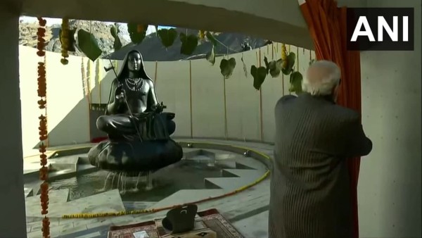 কেদারনাথ পুর্ননির্মাণের কাজ খতিয়ে দেখা কেদারনাথ পুর্ননির্মাণের কাজ খতিয়ে দেখা