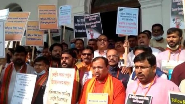 সরকার কথা বলে না, এসডিও-বিডিওদের দিয়ে ভোটের মেশিন বদল করে