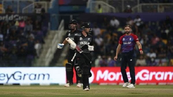 কাছে, তবু দূরে কাছে, তবু দূরে