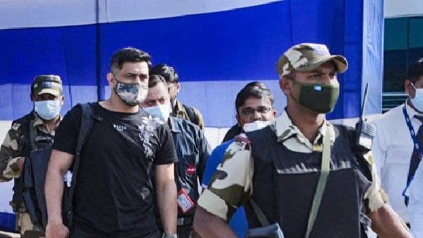 ড্যারিল মিচেলের ম্যাচ জেতানো ইনিংসের পর হঠাৎ ভাইরাল ধোনি ড্যারিল মিচেলের ম্যাচ জেতানো ইনিংসের পর হঠাৎ ভাইরাল ধোনি