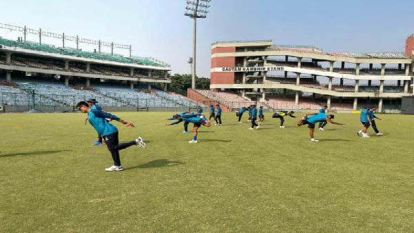 পুরানো রোগেই কর্নাটক ম্যাচ হাতছাড়া, দাবি অরুণের পুরানো রোগেই কর্নাটক ম্যাচ হাতছাড়া, দাবি অরুণের