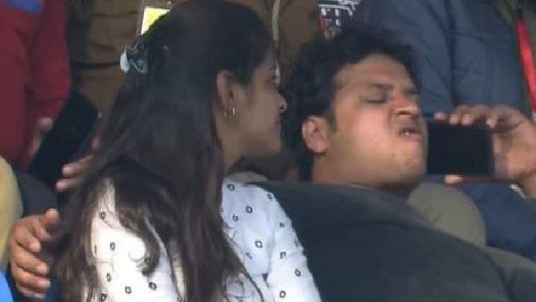 কানপুরে গুটখাখোর যুবকের ভিডিও ভাইরাল, মিমের বন্যা! কানপুরে গুটখাখোর যুবকের ভিডিও ভাইরাল, মিমের বন্যা!