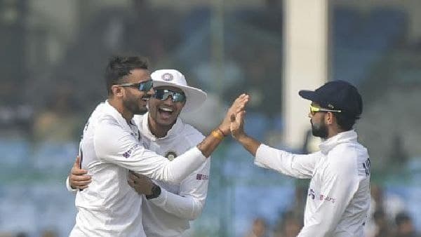 আম্পায়ারের সঙ্গে বিতর্কের পরই টেস্টে জোড়া নজির অশ্বিনের 