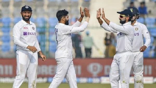 অক্ষর-অশ্বিনের দাপটে নিউজিল্যান্ড শেষ ২৯৬ রানে 