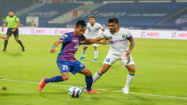 চার মিনিটে নায়ক থেকে খলনায়ক কেন আশিক কুরুনিয়ান? চার মিনিটে নায়ক থেকে খলনায়ক কেন আশিক কুরুনিয়ান?
