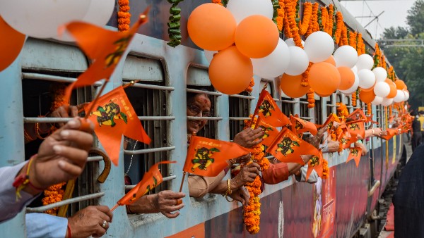 ট্রেন আটকানোর হুমকি