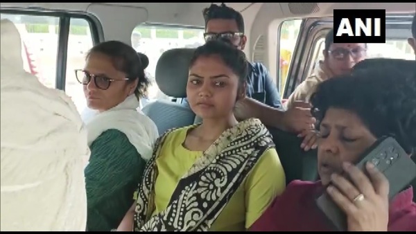 সায়নীকে সরানো হল নিরাপদ জায়গায় সায়নীকে সরানো হল নিরাপদ জায়গায়