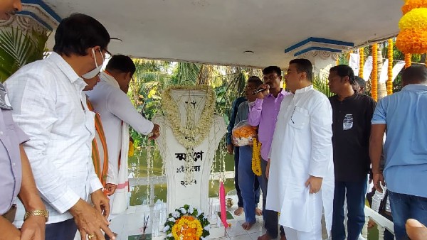 দলের কর্মীদের আশ্বস্ত করলেন শুভেন্দু দলের কর্মীদের আশ্বস্ত করলেন শুভেন্দু