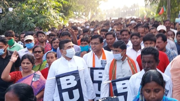 চকোলেট, স্যান্ডউইচ খেয়ে নাটক চকোলেট, স্যান্ডউইচ খেয়ে নাটক