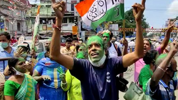 তৃণমূলকে এককাট্টা দেখিয়েছিল গোসাবায় তৃণমূলকে এককাট্টা দেখিয়েছিল গোসাবায়