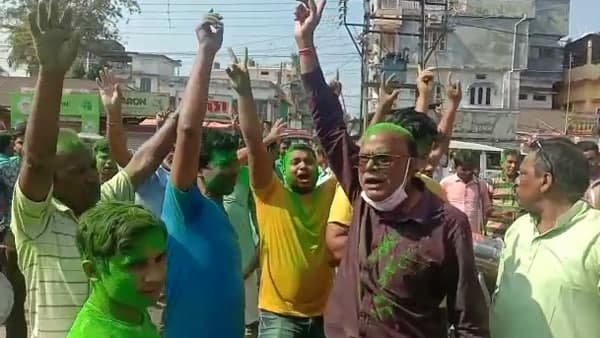 গোসাবার সুব্রতকে হারিয়ে দিলেন দিনহাটার উদয়ন