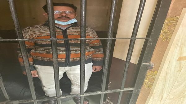 অবশেষে গ্রেফতার অবশেষে গ্রেফতার