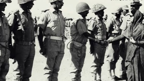 পাকসেনা মোতায়েনের তথ্য দিয়ে সাহায্য