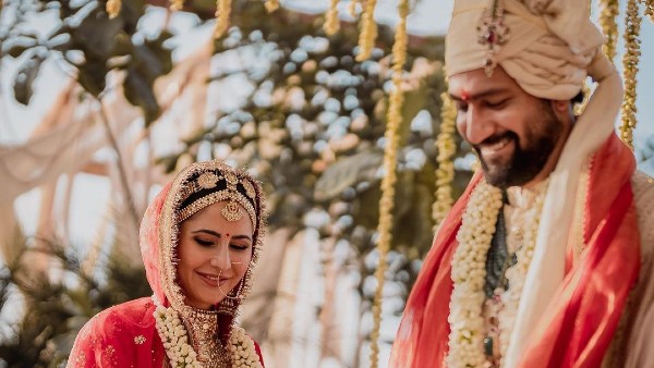 বন্ধনে আবদ্ধ হলেন ভি-ক্যাট বন্ধনে আবদ্ধ হলেন ভি-ক্যাট
