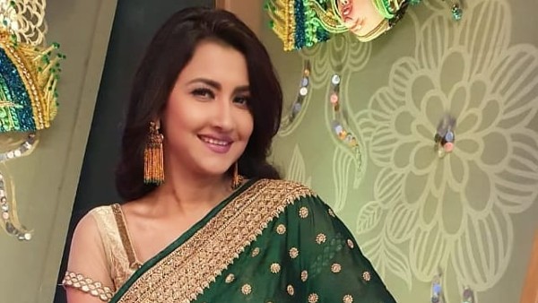 অভিনয় করেন বিগ বির সঙ্গে