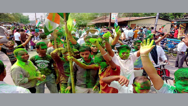 ১৩৮ টি আসন জেতার জায়গায় তৃণমূল