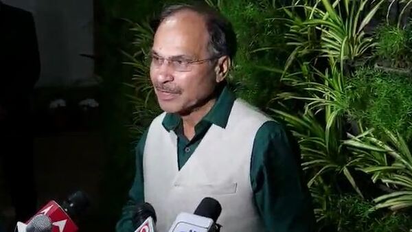অধীর চৌধুরীর নিশানা অধীর চৌধুরীর নিশানা