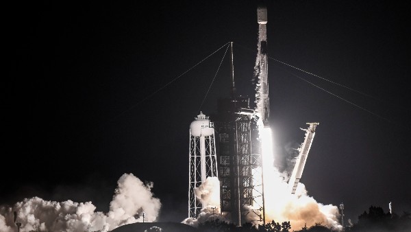 মঙ্গলে প্রথম বিমান