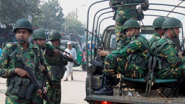 স্বাধীনতার ৫০ বছরে মৌলবাদ মাথা চাড়া দিয়ে উঠছে বাংলাদেশে! 