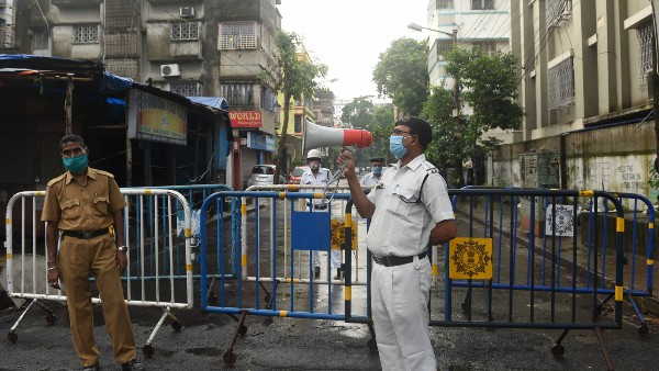 কন্টেনমেন্ট জোন ঘোষণা করা হচ্ছে