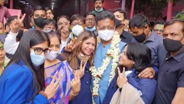 খুশি ফিরহাদ-দেবাশিসরা