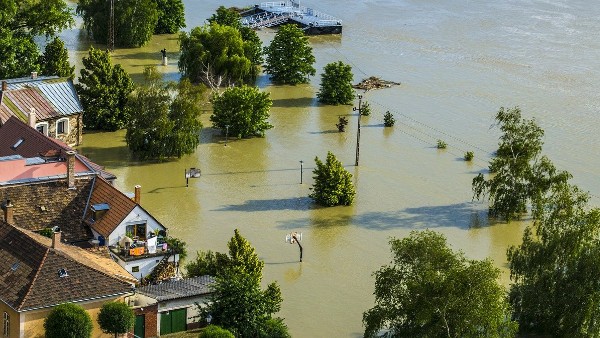 আকস্মক বন্যায় নিমজ্জিত জার্মানি-বেলজিয়াম