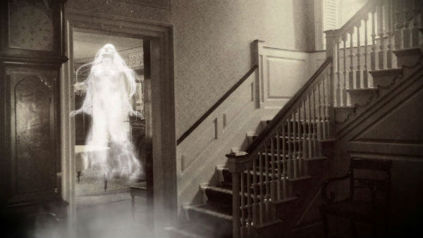 বিজ্ঞানমঞ্চের কর্মীরা রাতে স্টেশনে থেকে সত্যতা যাচাই করেন