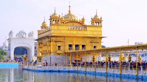 গুরু গ্রন্থ সাহেব এবং শিখ মন্দিরের অপবিত্রতার প্রশ্নে...