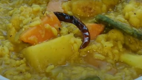 মুম্বইবাসীর পছন্দ ডাল খিচুড়ি মুম্বইবাসীর পছন্দ ডাল খিচুড়ি