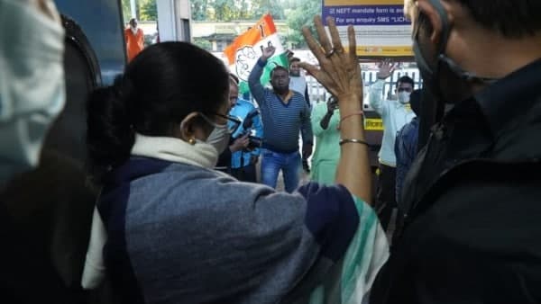দিদি আপনার জন্য একটু খাবার এনেছিলাম