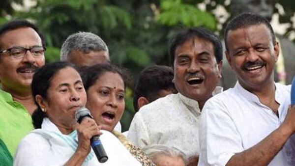 মেয়র পদে এগিয়ে ফিরহাদই