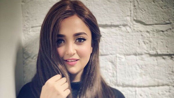 মোনালি ঠাকুর