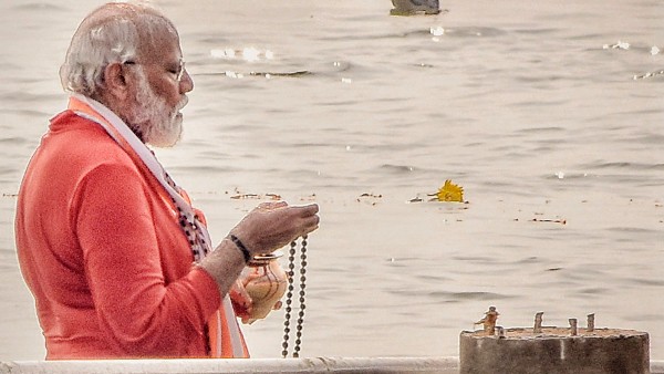মোদীর নমামি গঙ্গে! 