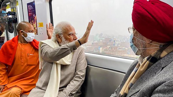 কানপুরে মেট্রো প্রকল্পের উদ্বোধন করলেন প্রধানমন্ত্রী, একই মেট্রোয় যোগীর সঙ্গে যাত্রা মোদীর কানপুরে মেট্রো প্রকল্পের উদ্বোধন করলেন প্রধানমন্ত্রী, একই মেট্রোয় যোগীর সঙ্গে যাত্রা মোদীর