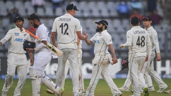 দ্বিতীয় দিনে ২য় ইনিংসে তিন শতাধিক লিড ভারতের আগেও রয়েছে?