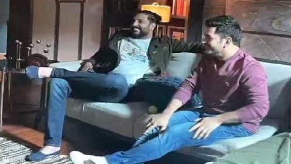 ধোনি-যুবি সম্পর্ক