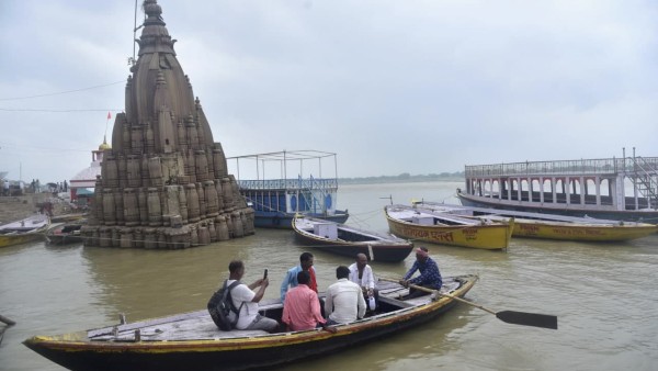 মন্দির হেলে পড়ার নেপথ্য আখ্যান বেশ মজার মন্দির হেলে পড়ার নেপথ্য আখ্যান বেশ মজার