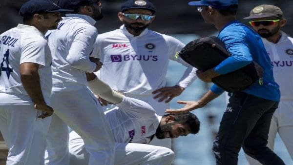 সেঞ্চুরিয়নে শামি-সিরাজের দাপটে চাপে দক্ষিণ আফ্রিকা