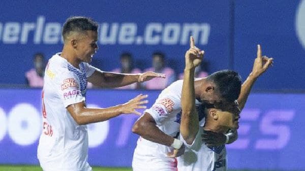 আইএসএলে আবার ৬ গোলের থ্রিলার! চেন্নাইয়িন এফসিকে ধাক্কা দিয়ে বর্ষশেষ বেঙ্গালুরু এফসির আইএসএলে আবার ৬ গোলের থ্রিলার! চেন্নাইয়িন এফসিকে ধাক্কা দিয়ে বর্ষশেষ বেঙ্গালুরু এফসির