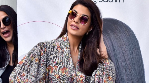 একাধিক উপহার দেয় সুকেশ জ্যাকলিনকে একাধিক উপহার দেয় সুকেশ জ্যাকলিনকে