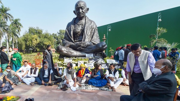 সাসপেন্ড ১২ সাংসদ সাসপেন্ড ১২ সাংসদ