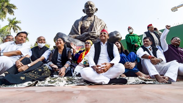 সাসপেনশন প্রত্যাহারের বিক্ষোভ সাসপেনশন প্রত্যাহারের বিক্ষোভ