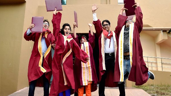 দেশের বিশ্ববিদ্যালয়ের মধ্যে বহু বিভাগেই সেরা খড়গপুর