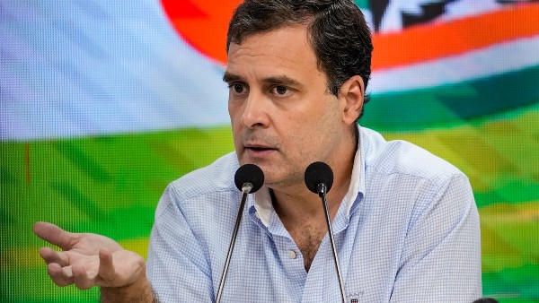 এদিন প্রায় দুদফায় রাহুল গান্ধীকে জেরা করা হয়- এদিন প্রায় দুদফায় রাহুল গান্ধীকে জেরা করা হয়-