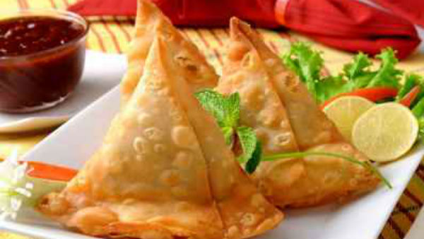 বিরিয়ানির পর স্ন্যাক্সে এগিয়ে সিঙাড়া বিরিয়ানির পর স্ন্যাক্সে এগিয়ে সিঙাড়া