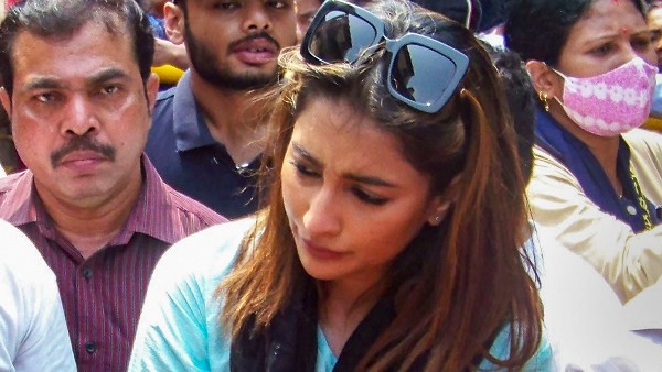 আলাপ হয় বিধানসভা নির্বাচনের সময়ে আলাপ হয় বিধানসভা নির্বাচনের সময়ে