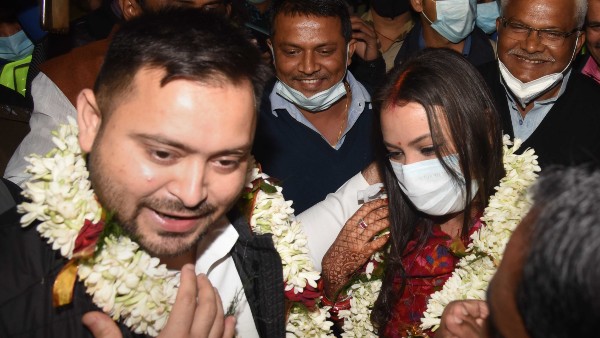  কেন জাঁক–জমক ছাড়া বিয়ে করলেন তেজস্বী