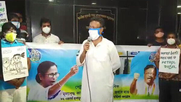 ফিরহাদের নিশানায় দিলীপ ঘোষ
