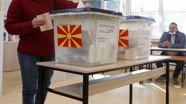 অ্যাডামা ব্যারোর মুখোমুখি ৫ প্রার্থী অ্যাডামা ব্যারোর মুখোমুখি ৫ প্রার্থী